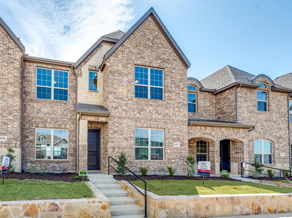 6584 Iron Horse Blvd, Fort Worth, TX 76180