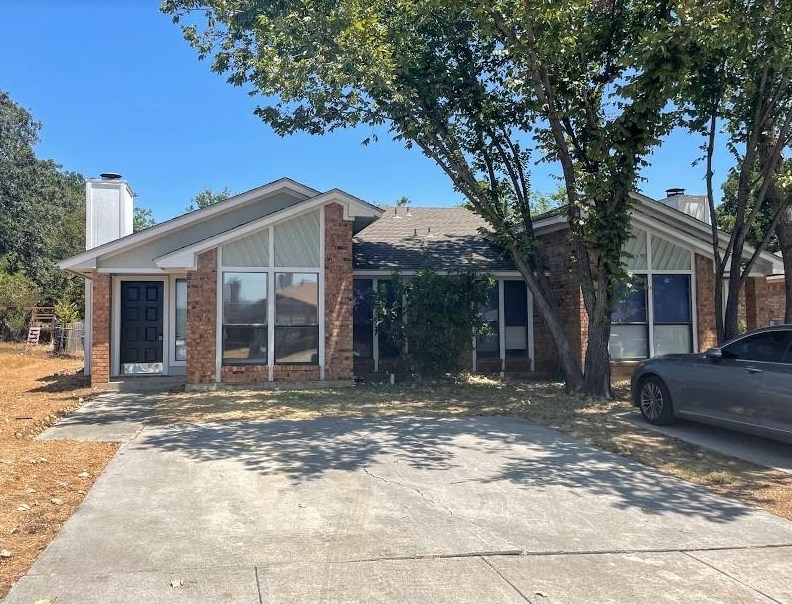 106 Oak Wood Ln, Kennedale, TX