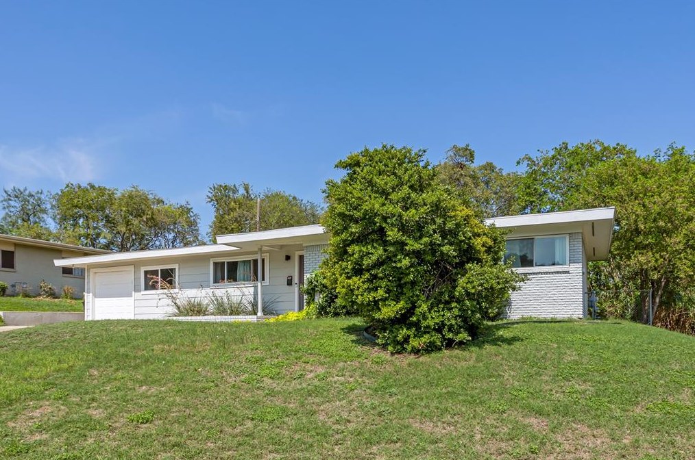 4141 Sanguinet St, Fort Worth, TX 76107