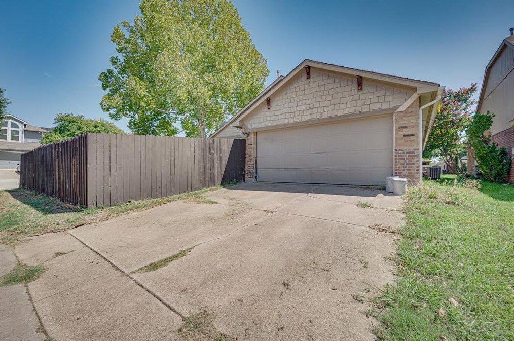 4313 Saugus Dr, Grand Prairie, TX 75052-4333