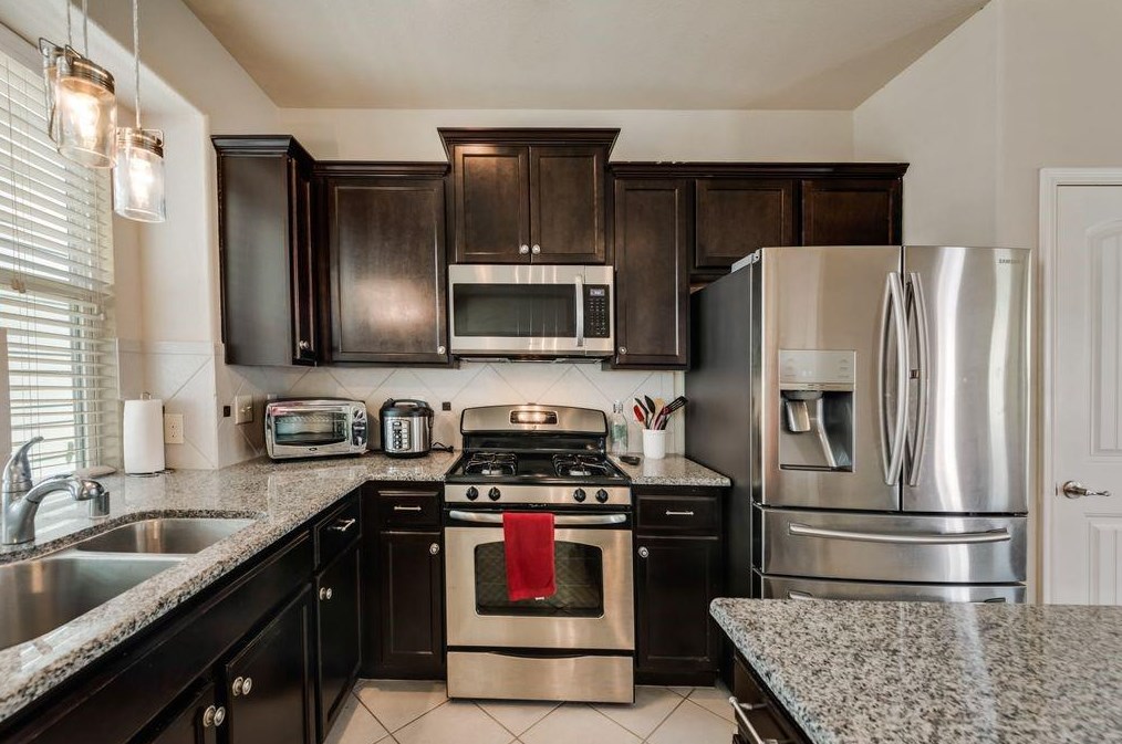 9033 Eagle Dr, Aubrey, TX 76227