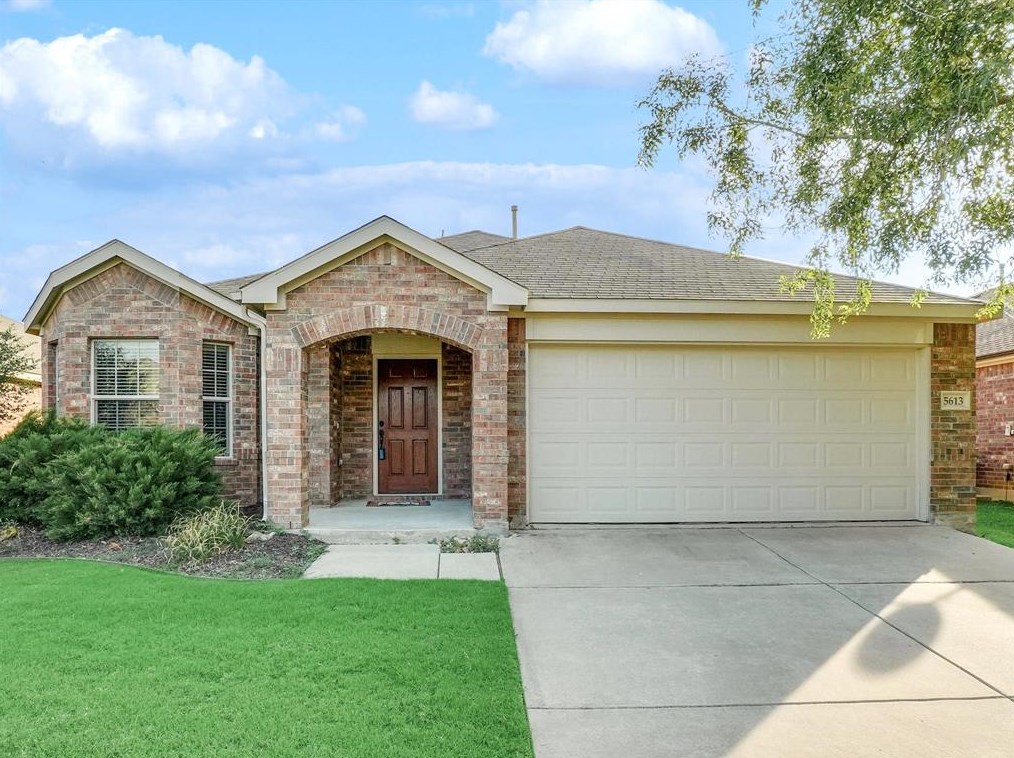 5613 Millers Creek Dr, Argyle, TX 76226