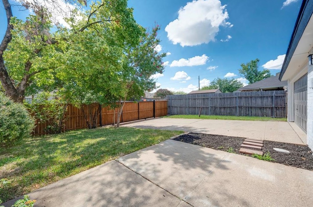 408 Longshadow Ln, Mesquite TX 75149-5998 exterior