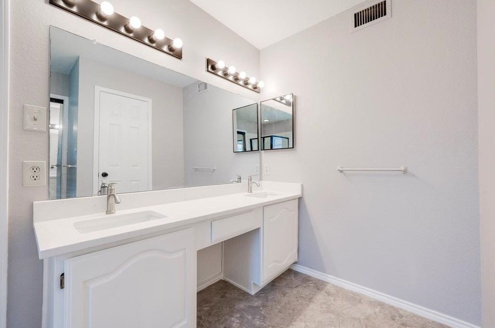 408 Longshadow Ln, Mesquite TX 75149-5998 exterior