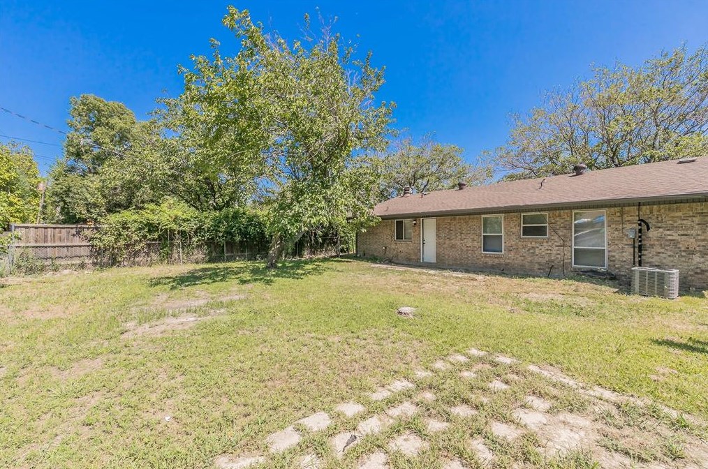 1105 Rutherford Dr, Mesquite TX 75149-6129 exterior