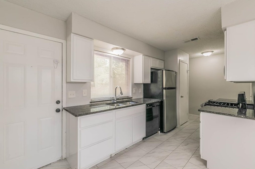 1105 Rutherford Dr, Mesquite TX 75149-6129 exterior