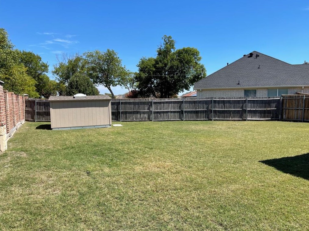 3809 Knight Dr, Rowlett TX exterior