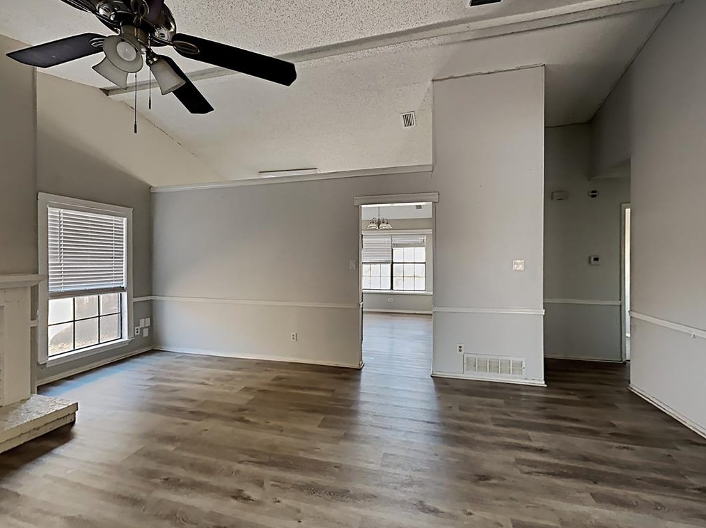 231 Sunset Dr, Oak Leaf, TX 75154