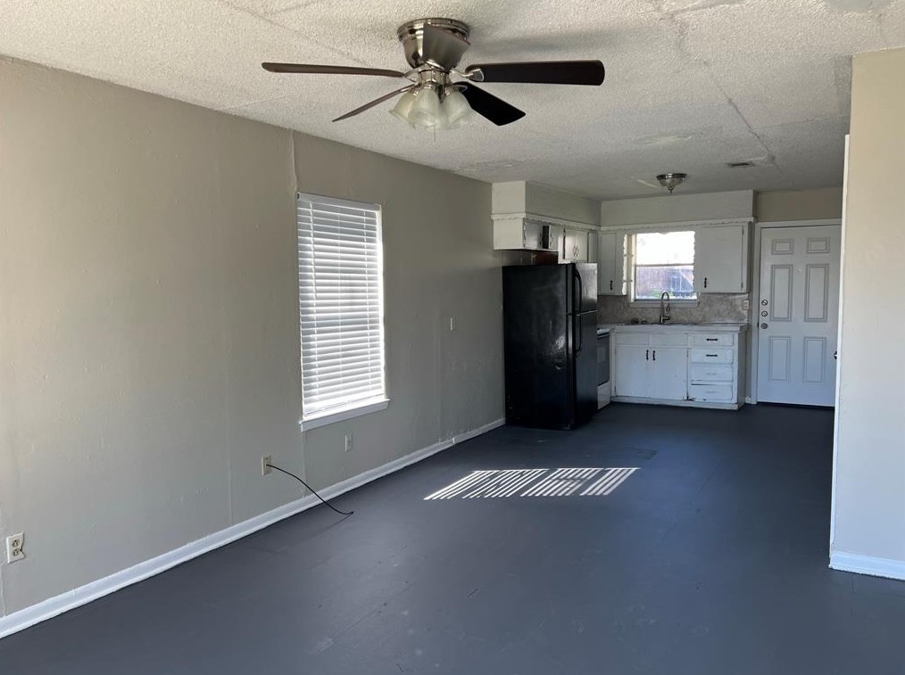 105 E 11th St #a, Kaufman, TX 75142