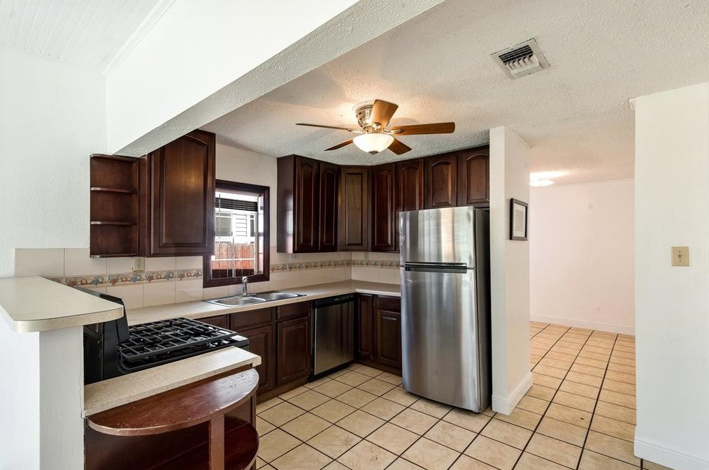 411 Parkview Ave, Dallas TX  75223-1543 exterior