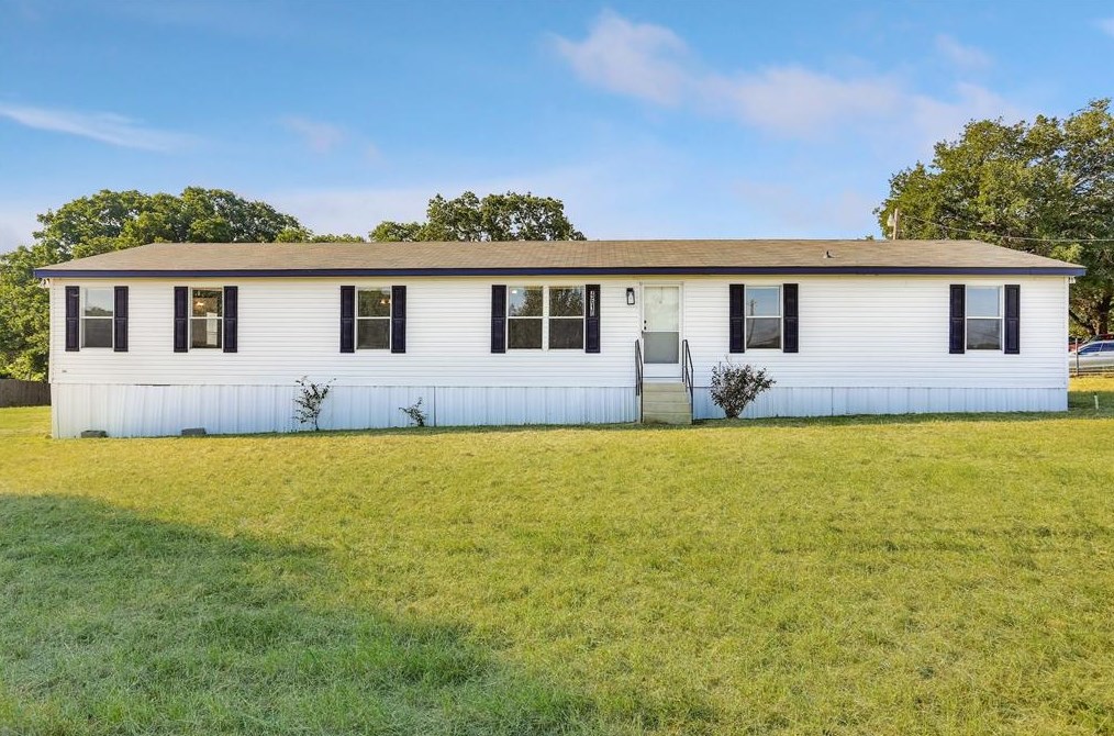 4610 Knob Hill Rd, Azle, TX 76020