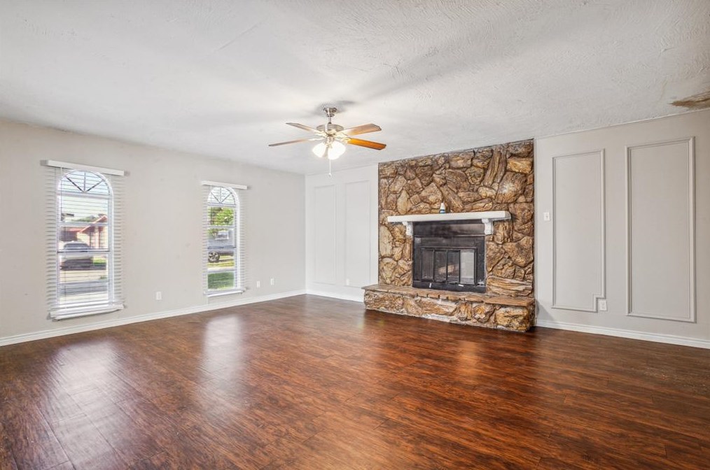 506 Country Ln, Grand Prairie, TX 75052-6319