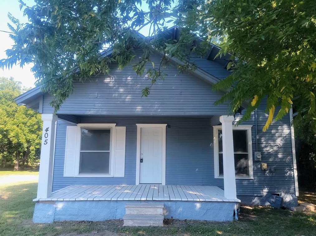 405 Weatherford St, Chico, TX 76431-2423