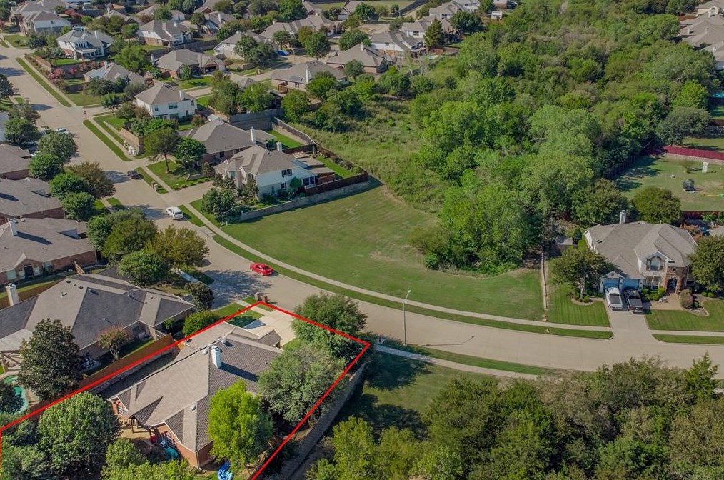 1624 Babbling Brook Dr, Grand Prairie, TX 75050-8318