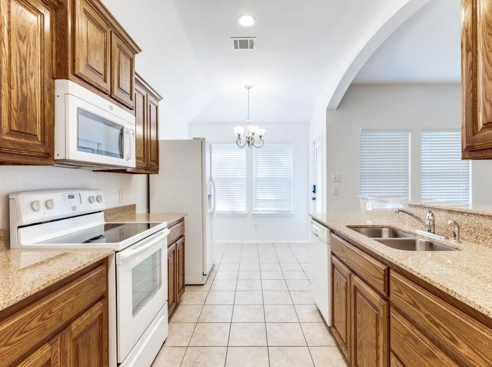 262 Kennedy Dr, Crowley TX  76036-4057 exterior