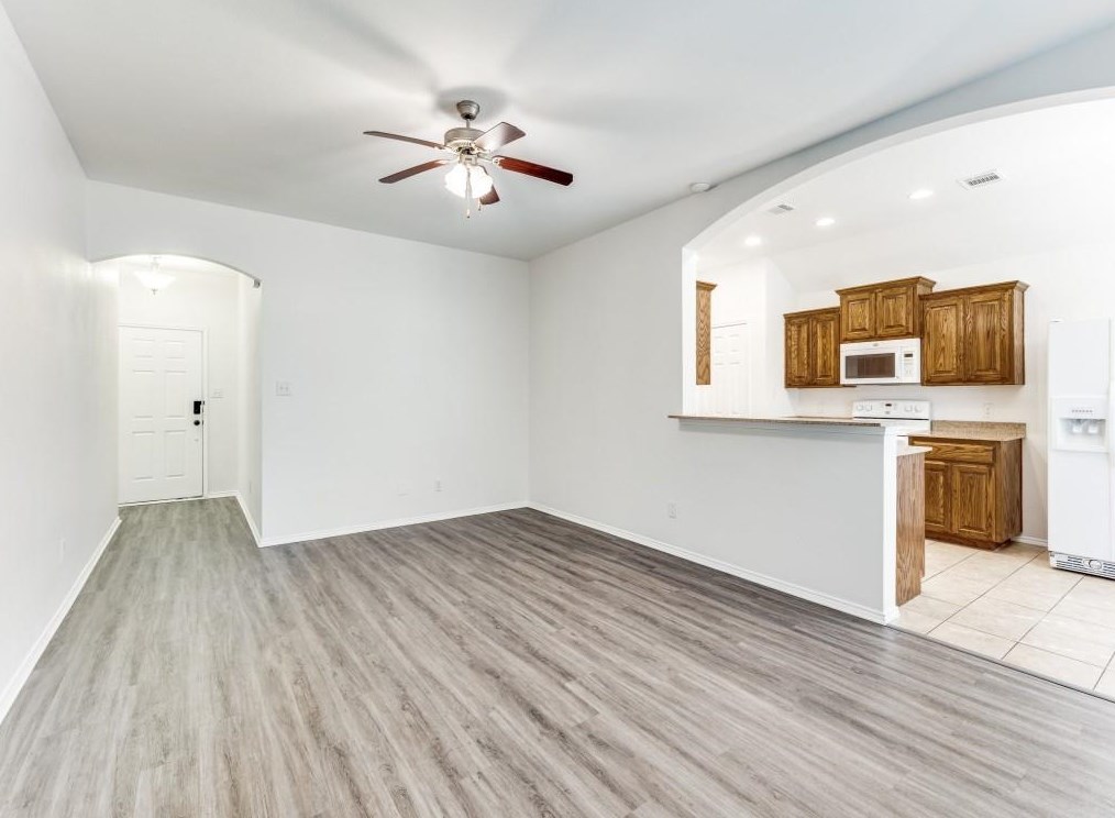 262 Kennedy Dr, Crowley TX  76036-4057 exterior