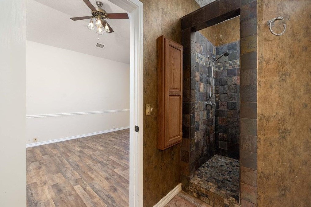 1209 Woodthorpe Dr, Mesquite TX 75181-3513 exterior