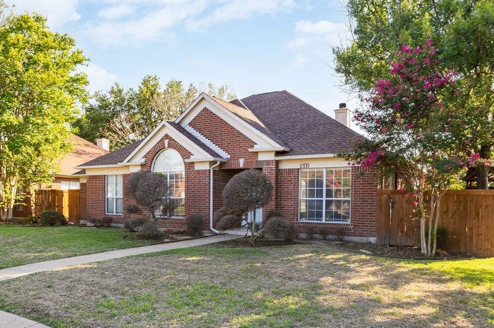 1209 Woodthorpe Dr, Mesquite, TX 75181-3513