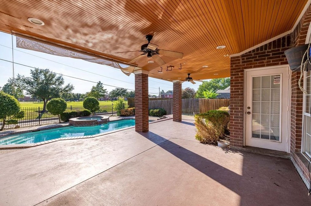 1209 Woodthorpe Dr, Mesquite TX 75181-3513 exterior