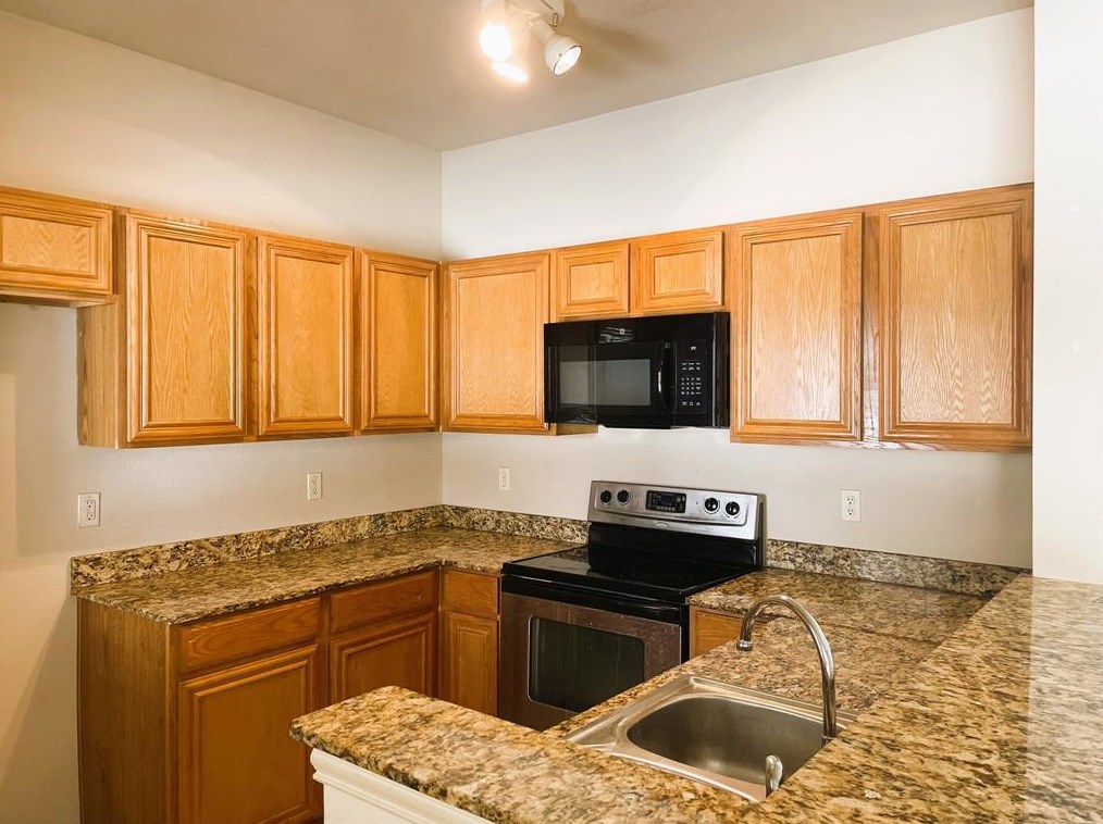 2316 Calendar Ct, Grand Prairie TX  75050-7621 exterior