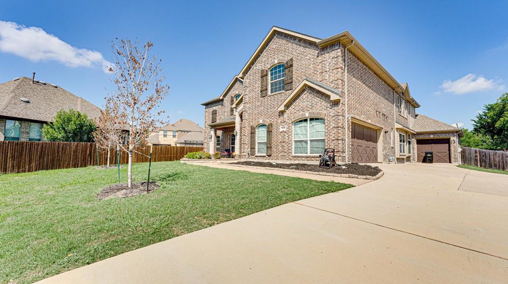 959 Silver Creek Dr, Desoto, TX 75115-3984