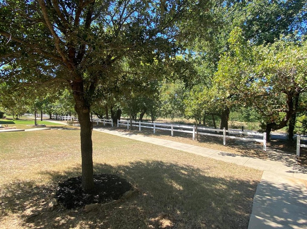 1912 Dr Sanders Rd, Aubrey, TX 76227
