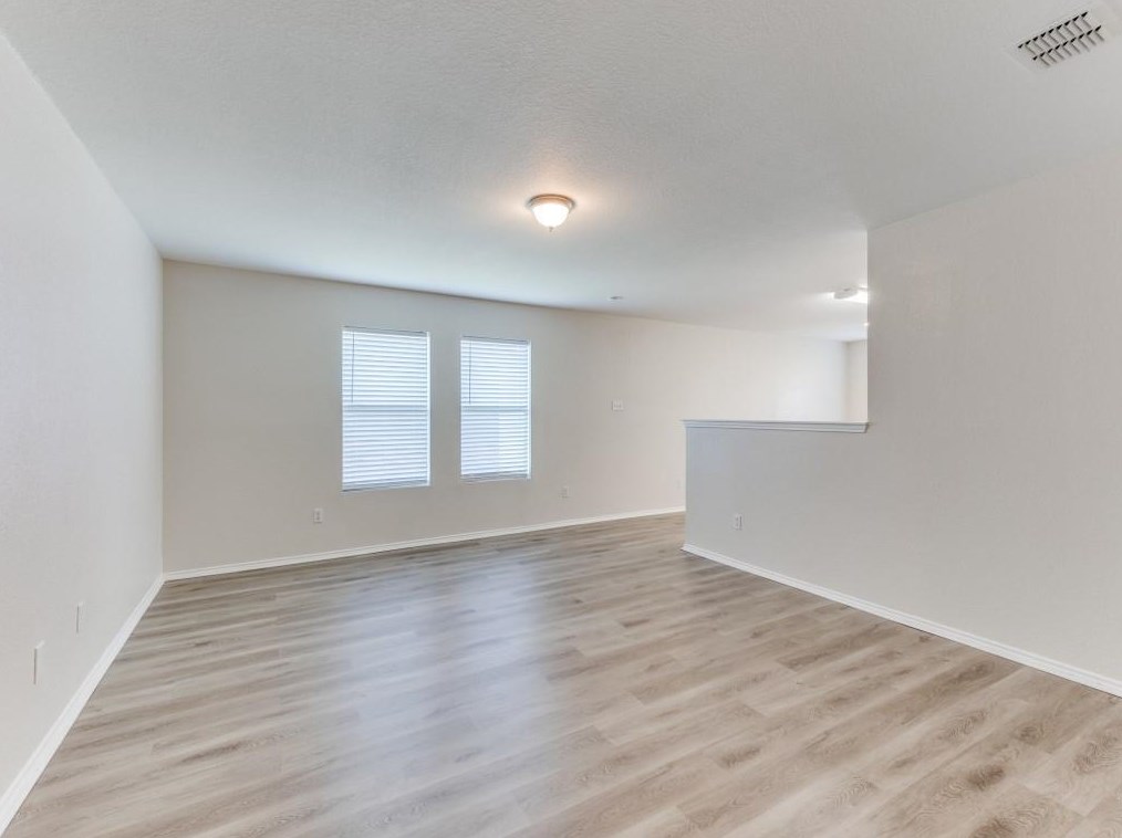1609 Castle Ridge Rd, Fort Worth, TX 76140