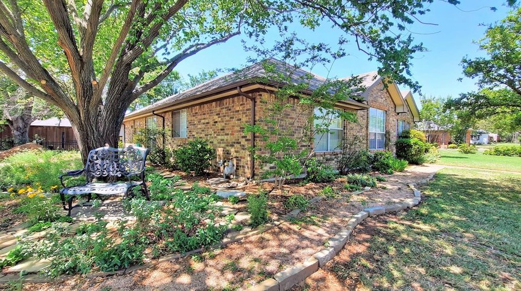 273 Raintree Dr, Lewisville, TX 75077