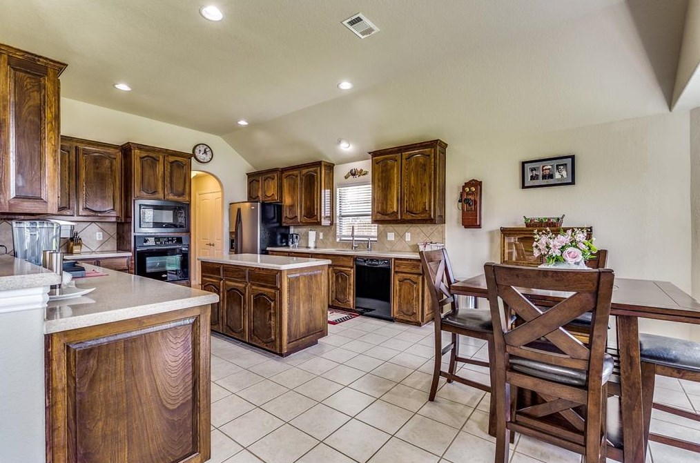 2736 Las Ventanas Trl, Fort Worth TX  76131-2807 exterior