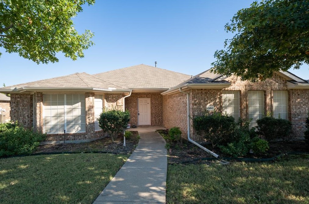1950 Harvester Dr, Rockwall, TX 75032