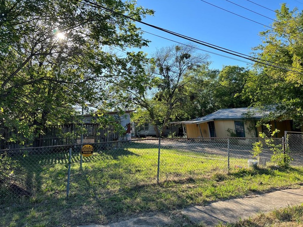 2317 Kenesaw Dr, Dallas TX  75212-4537 exterior