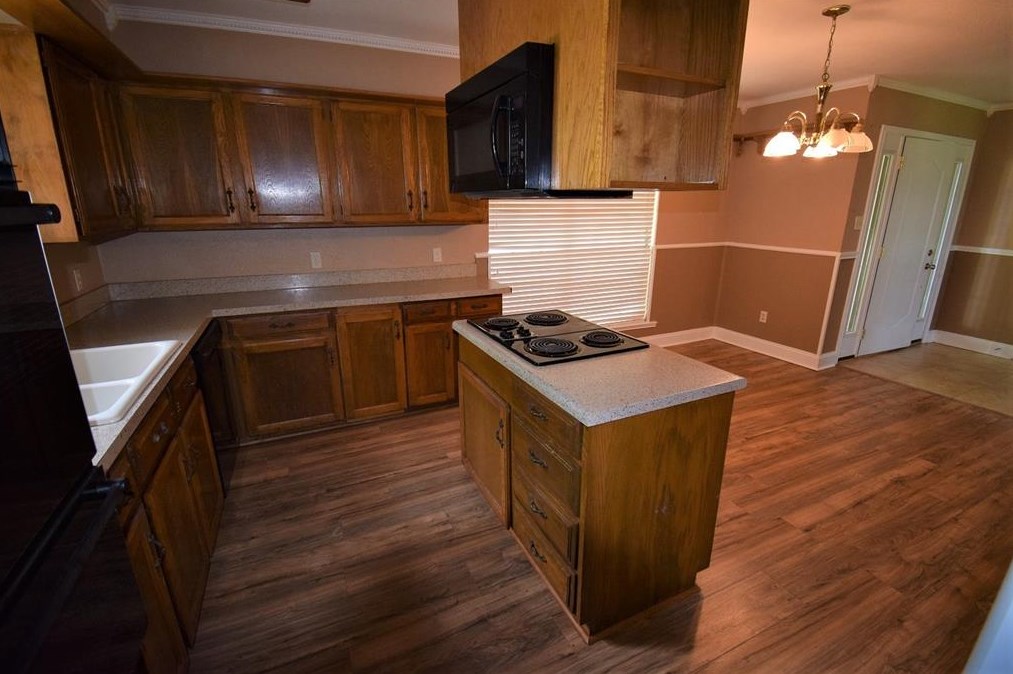 719 Bowie St, Forney, TX 75126-9743