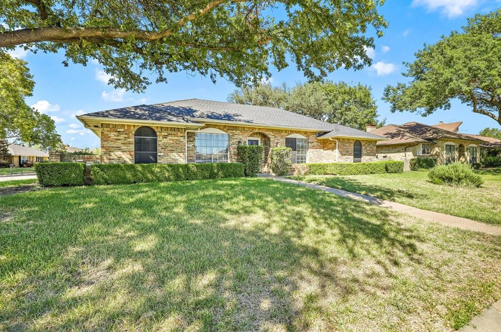 1915 Westminster Dr, Carrollton, TX 75007