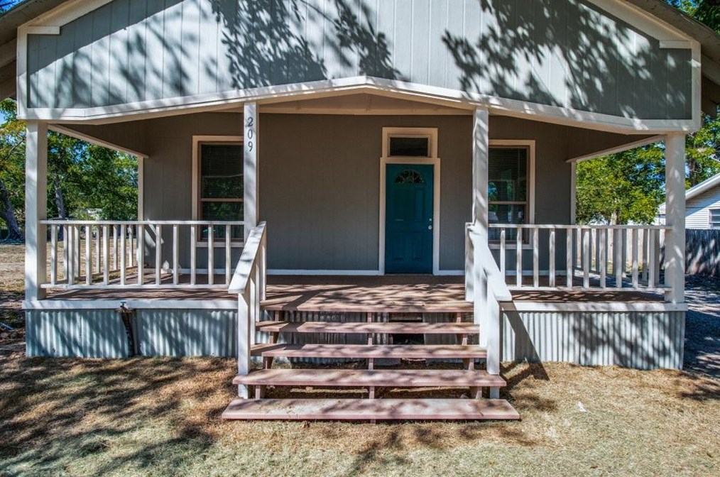 209 N 3rd St, Celeste, TX 75423