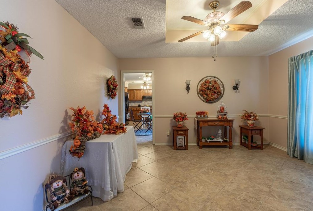 3055 Briarwood Dr, Paris, TX 75460-3359