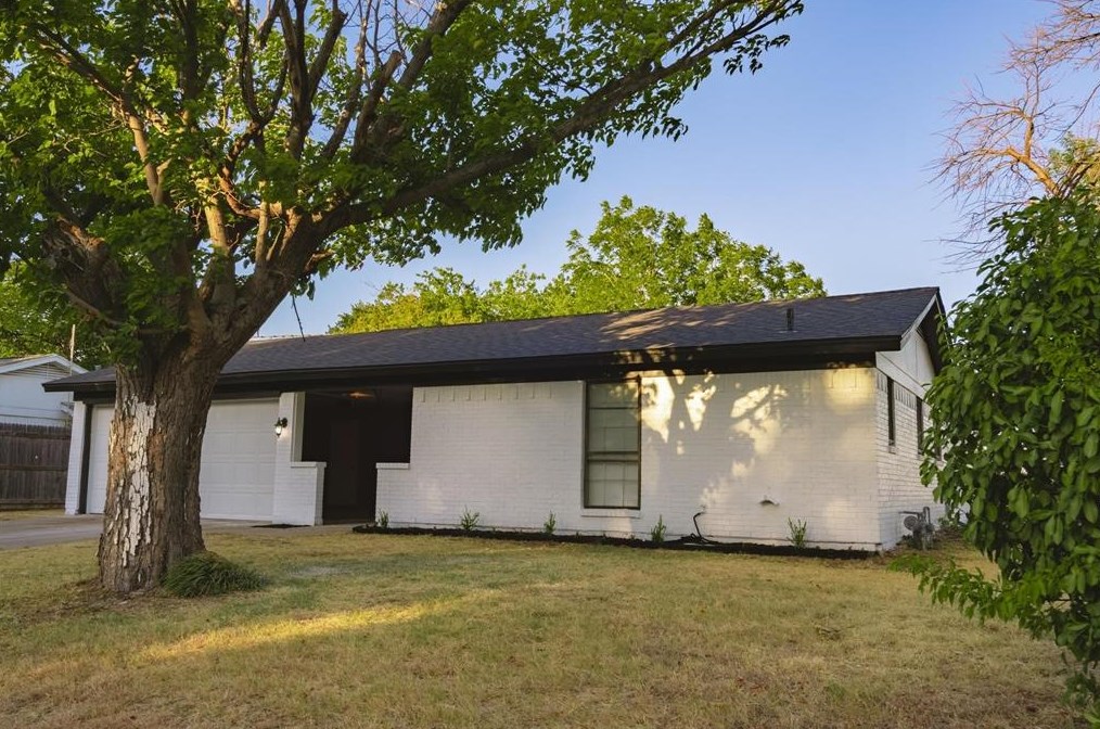 2700 Birch Park Dr, Fort Worth, TX 76118