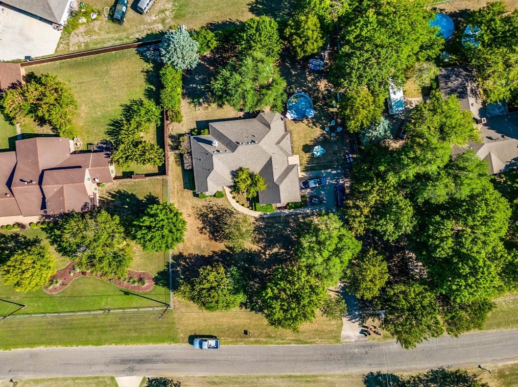 1303 Lariat Cir, Oak Leaf, TX 75154-5807