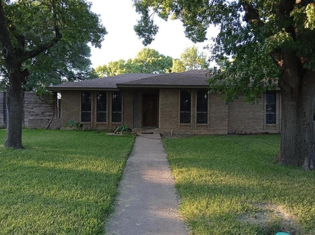 129 Highridge Dr, Desoto, TX 75115-6221