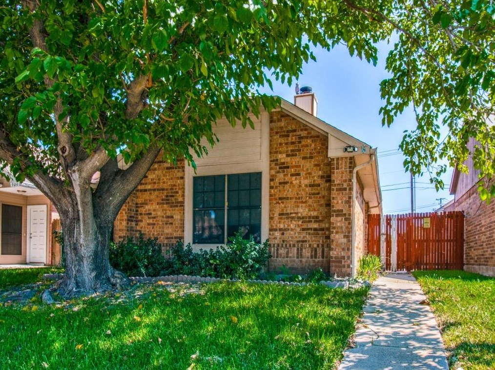 920 Old Barn Ln, Mesquite, TX 75149-6868