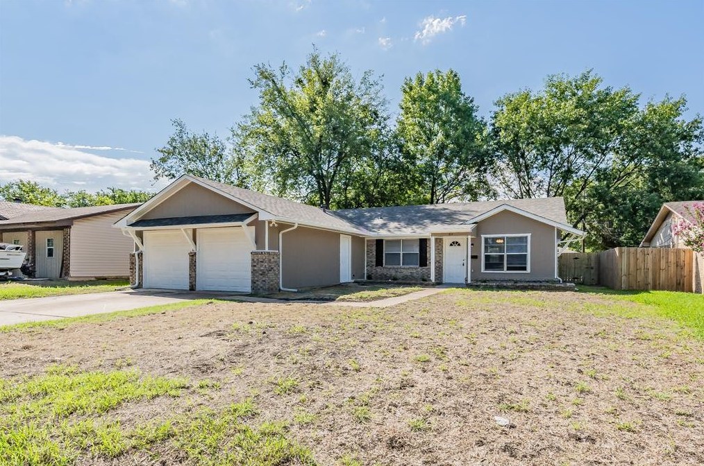 814 Poinsettia Dr, Lancaster, TX 75146
