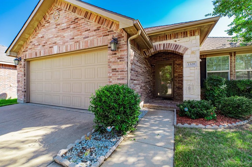 1328 Amazon Dr, Justin, TX 76247-5751