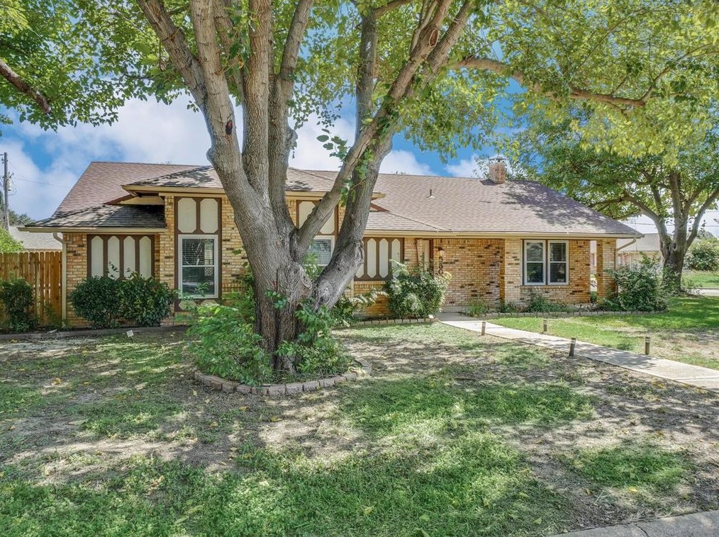 5500 Spring Meadow Dr, North Richland Hills, TX 76180