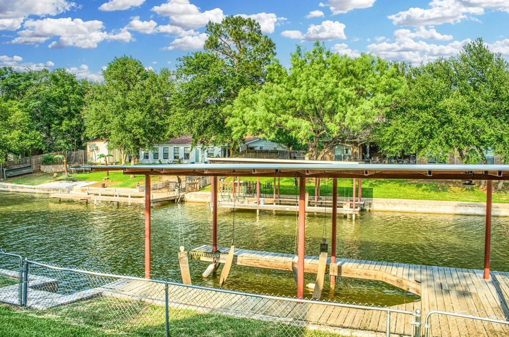4021 Sioux Ct, Granbury, TX 76048