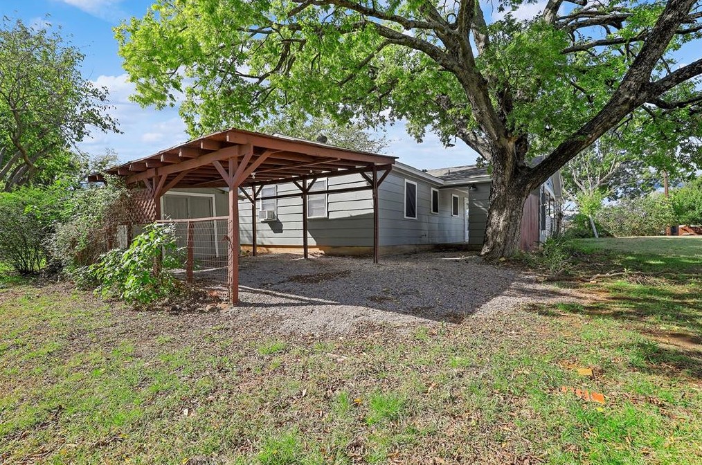 208 D St, Whitesboro, TX 76273