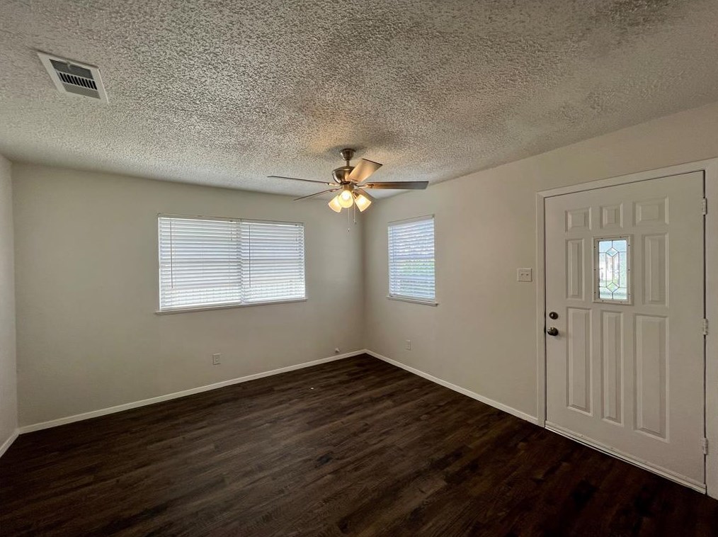 5641 Conroy St, Fort Worth, TX 76134