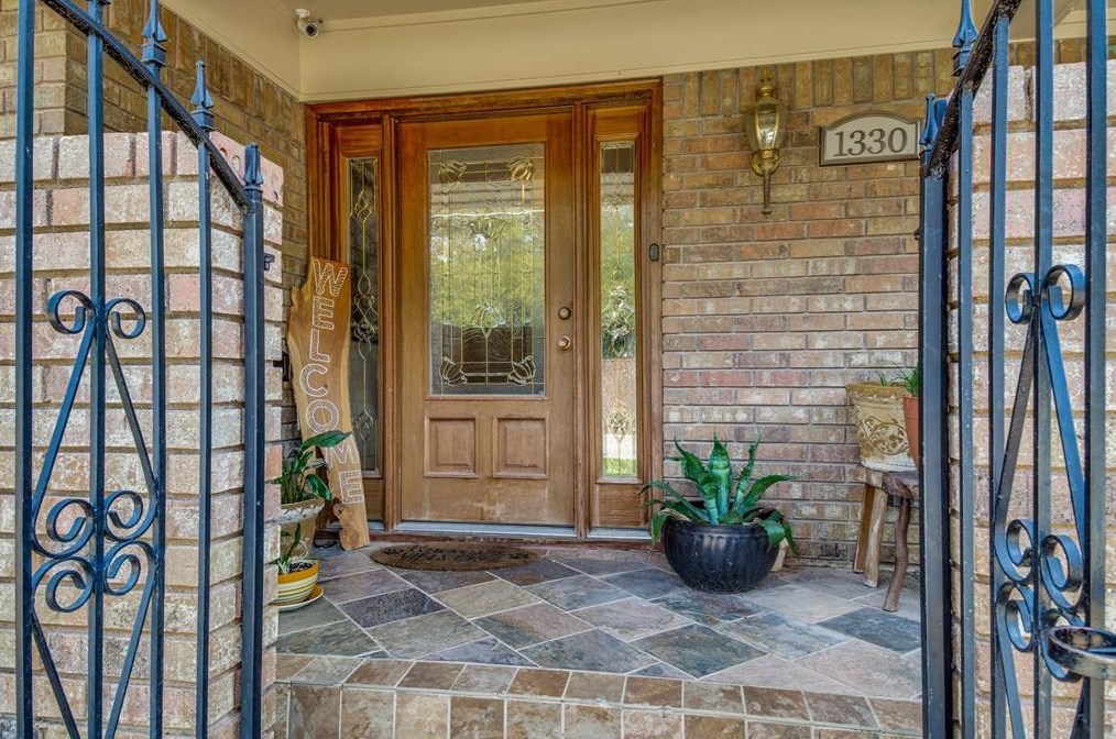 1330 Llewellyn Ave, Dallas, TX 75224-1405