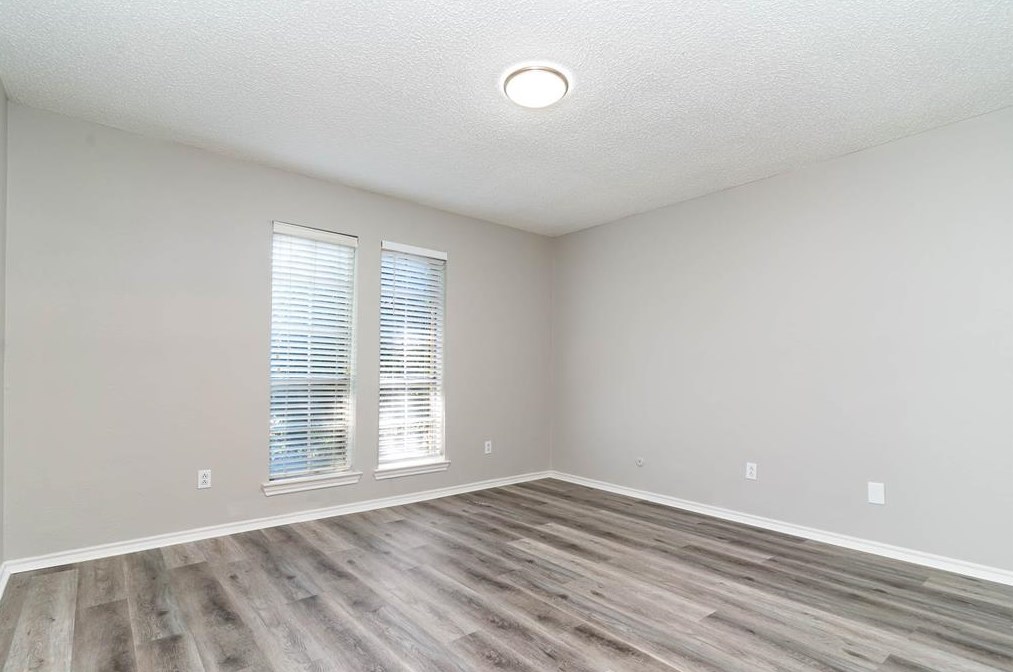 10117 Morgan Mdw Ln, Dallas TX 75243-2617 exterior