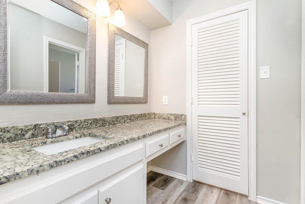 10117 Morgan Mdw Ln, Dallas TX 75243-2617 exterior