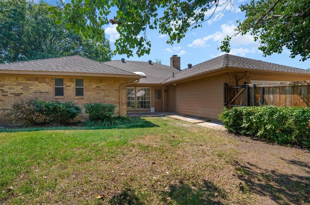 10117 Morgan Mdw Ln, Dallas TX 75243-2617 exterior