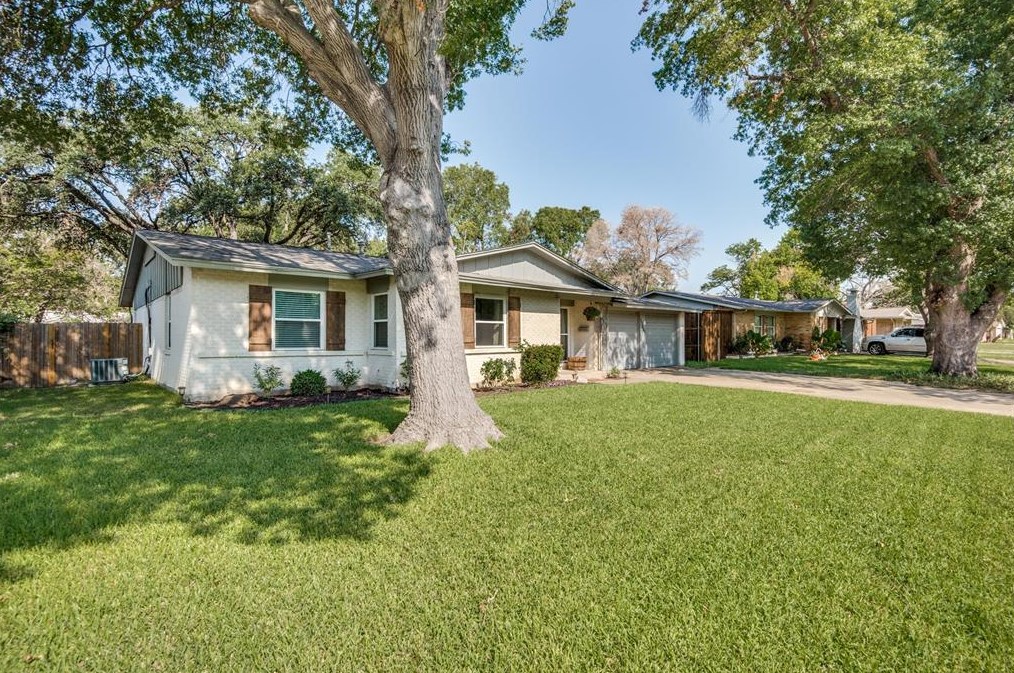 13641 Heartside Pl, Dallas, TX 75234-4822
